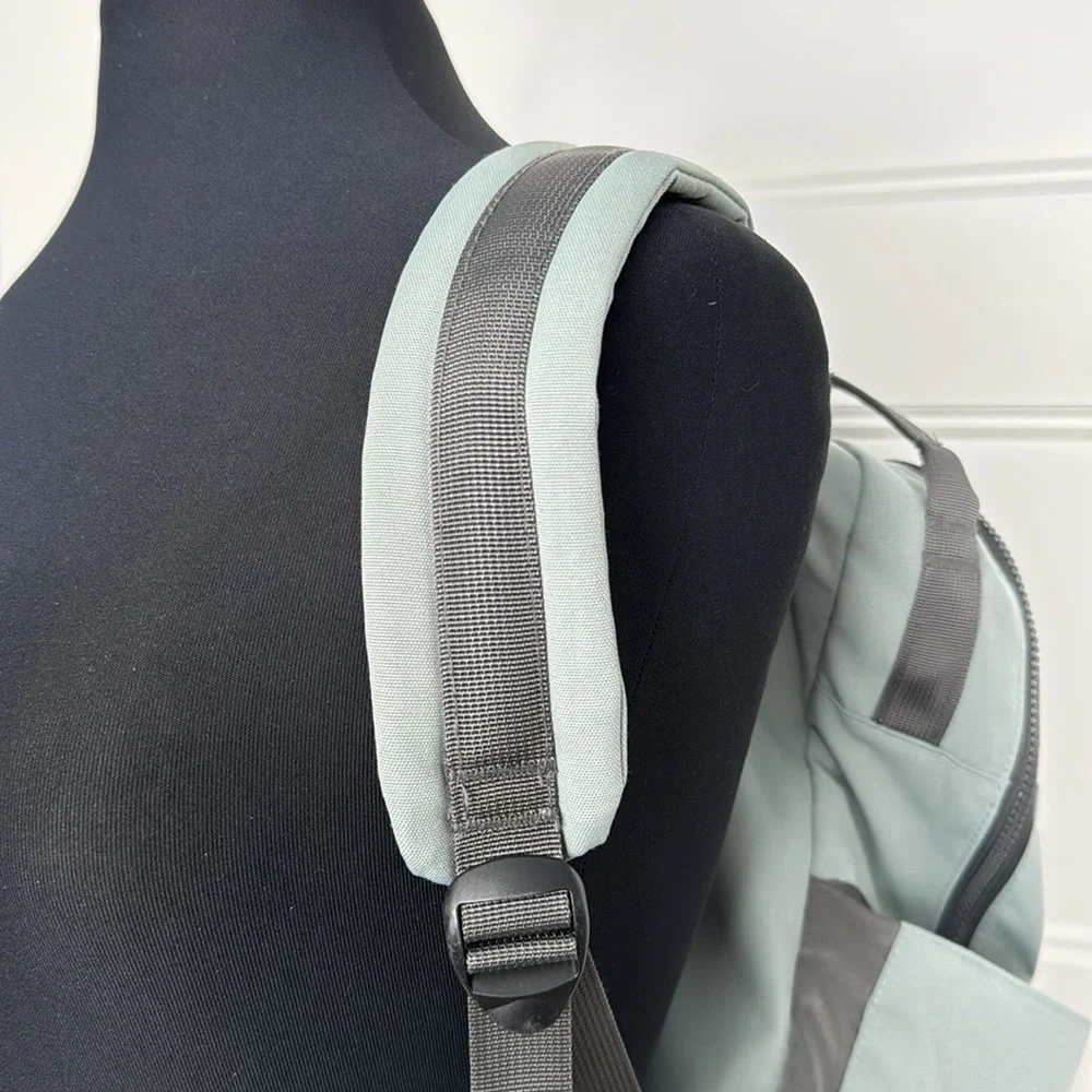 RED ROVR Roo Diaper Backpack - Picture 8 of 15